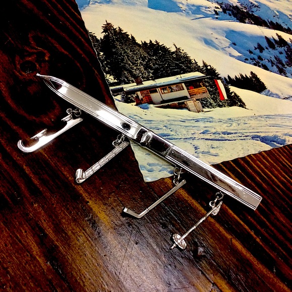 Winter Sports Pin - Picture 1 of 4